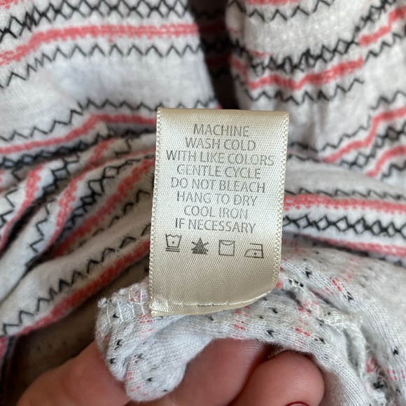 Max Studio Zigzag Bell Sleeve Top - Picture 6 of 7